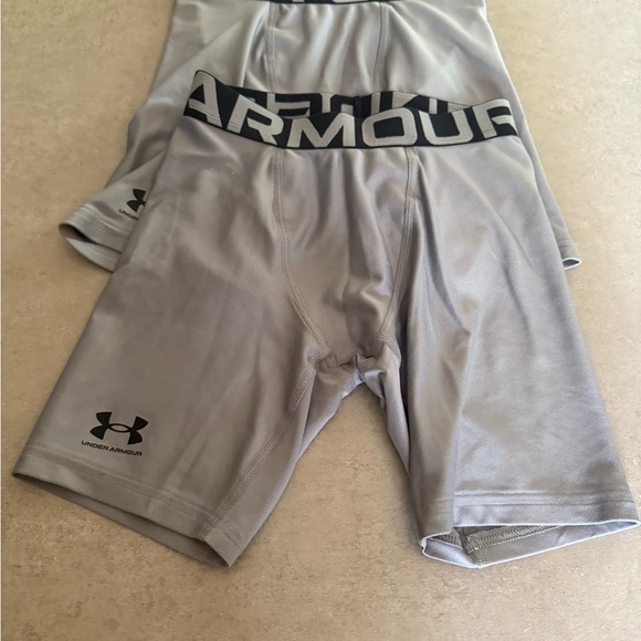 Under Armour HeatGear Gray Shorts Boys’ 2 pairs!! - Picture 1 of 5